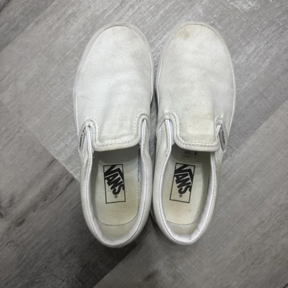 VANS Off the Wall‎ Kids Slip-On Shoes, Size 13.5 White